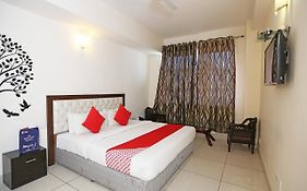 Hotel The Blueberry With Swimming Pool - By Aasia Holidays